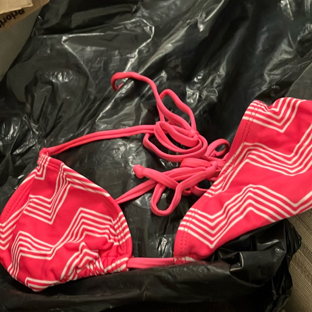 FINAL MARKDOWN Mossimo swim suit top small